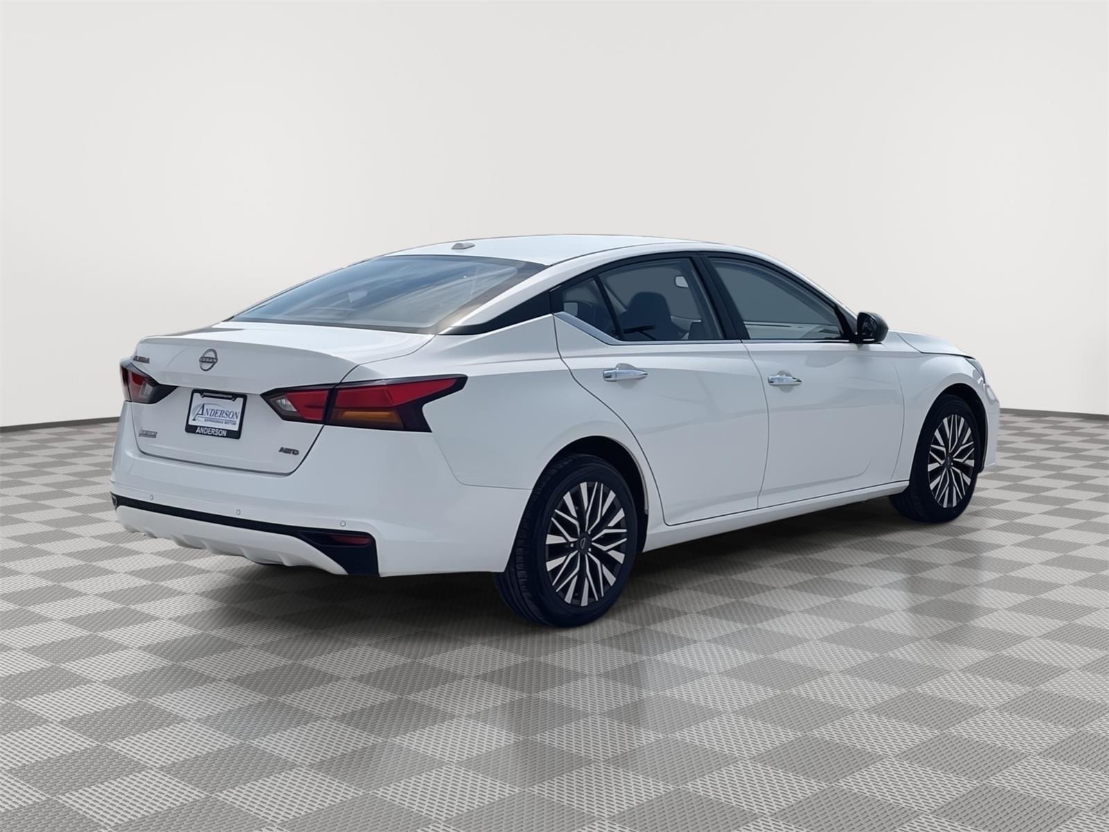 Vehicle photo 6