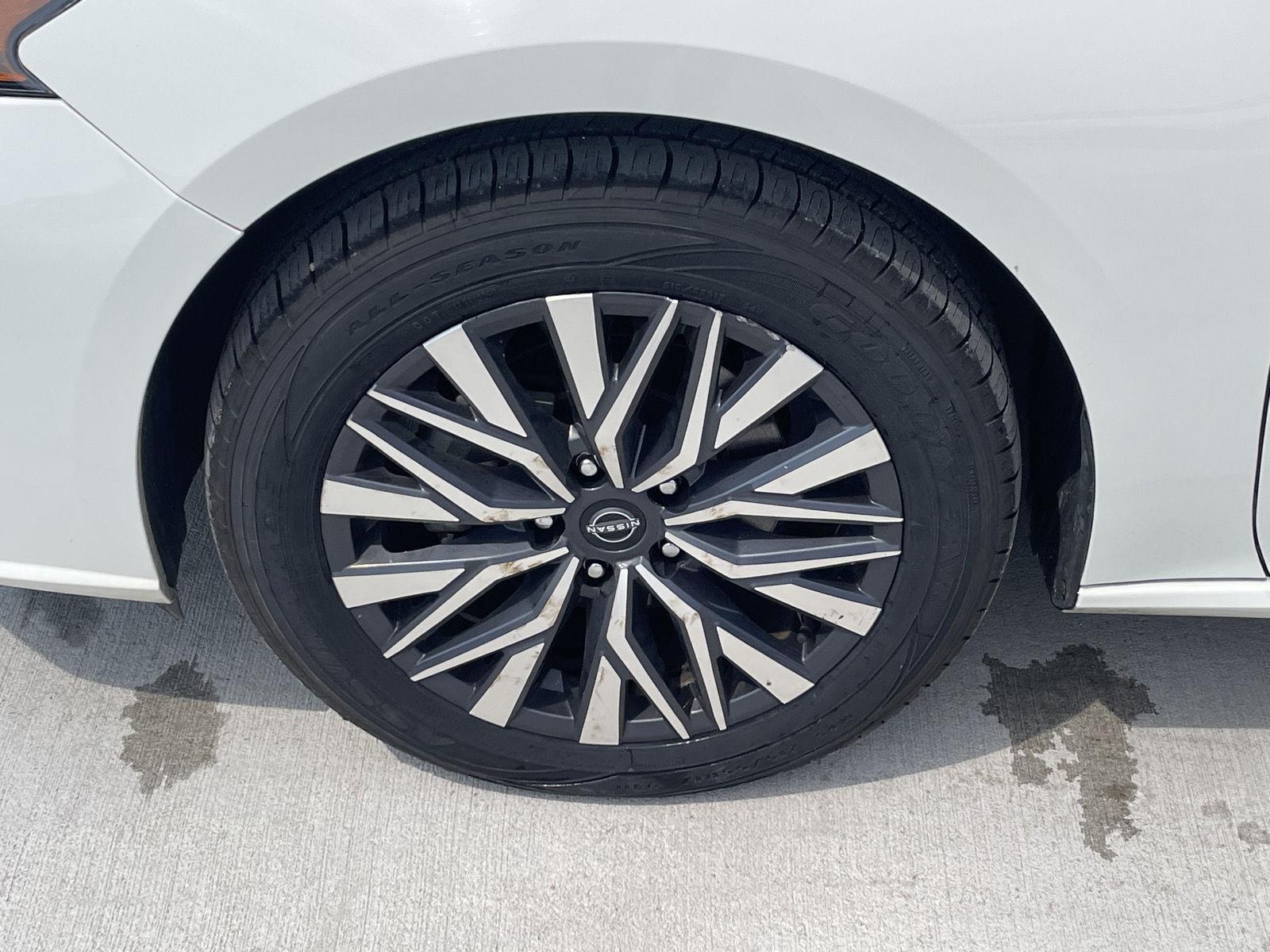 Vehicle photo 10