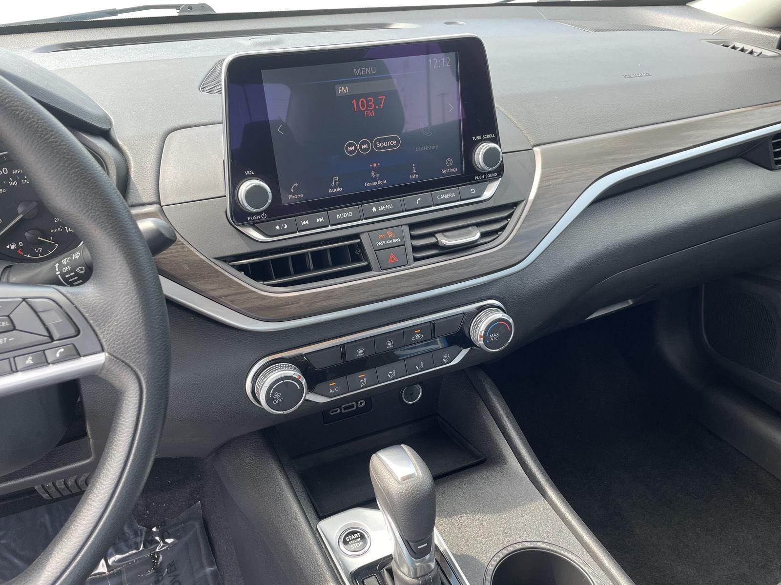 Vehicle photo 14