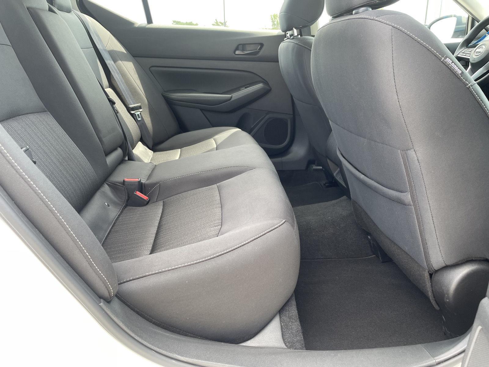 Vehicle photo 17
