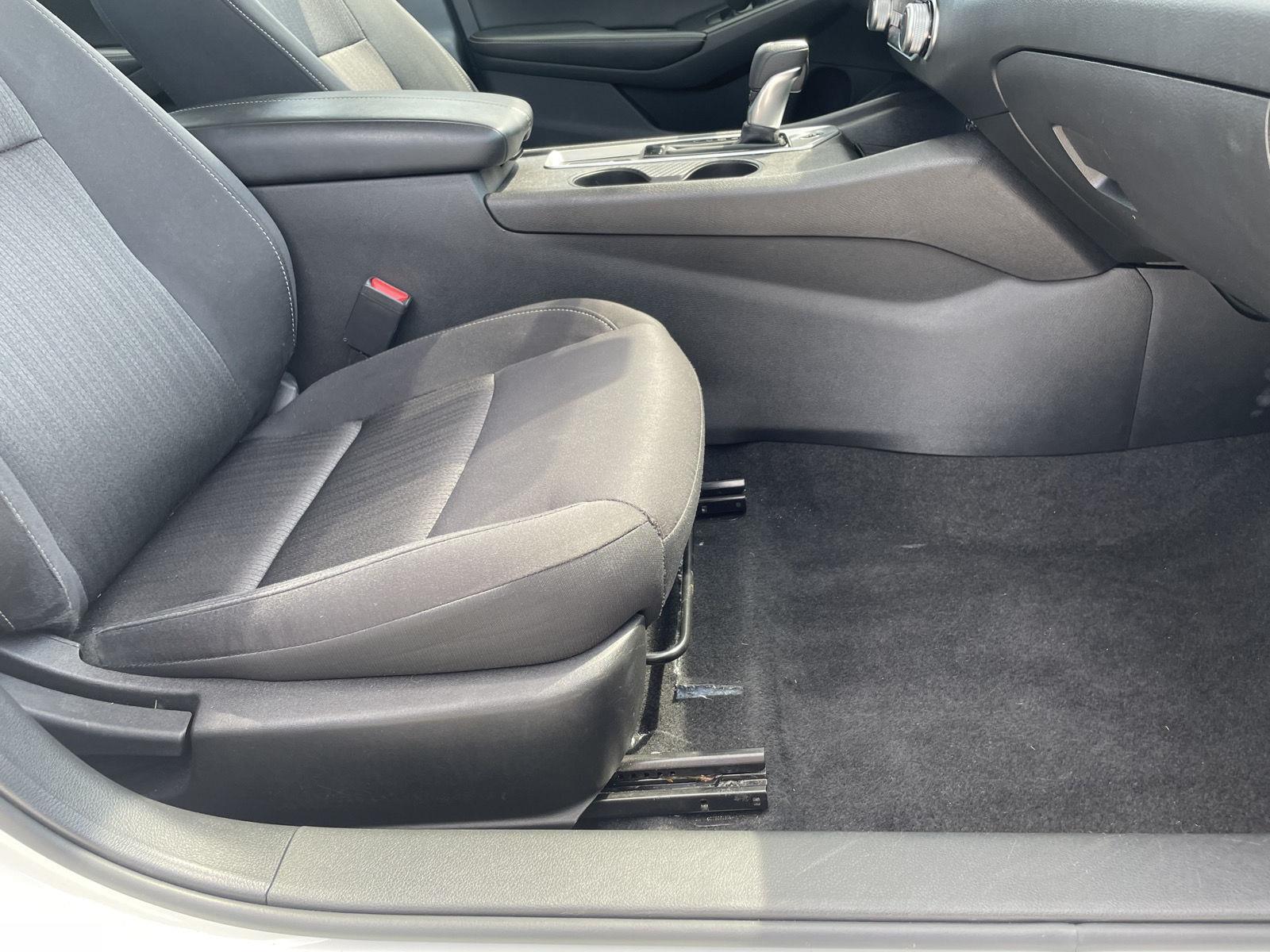 Vehicle photo 19