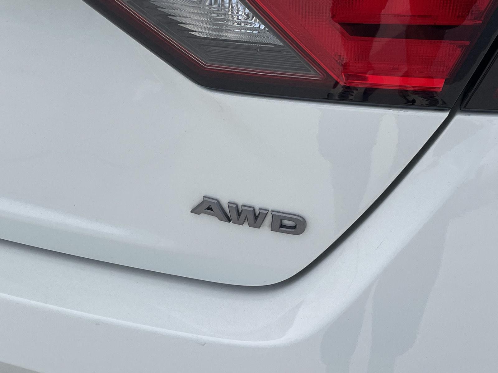 Vehicle photo 21