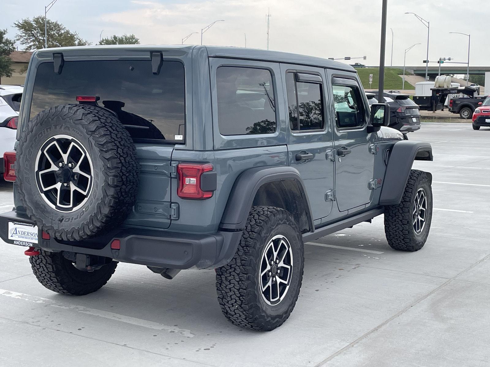 Vehicle photo 6