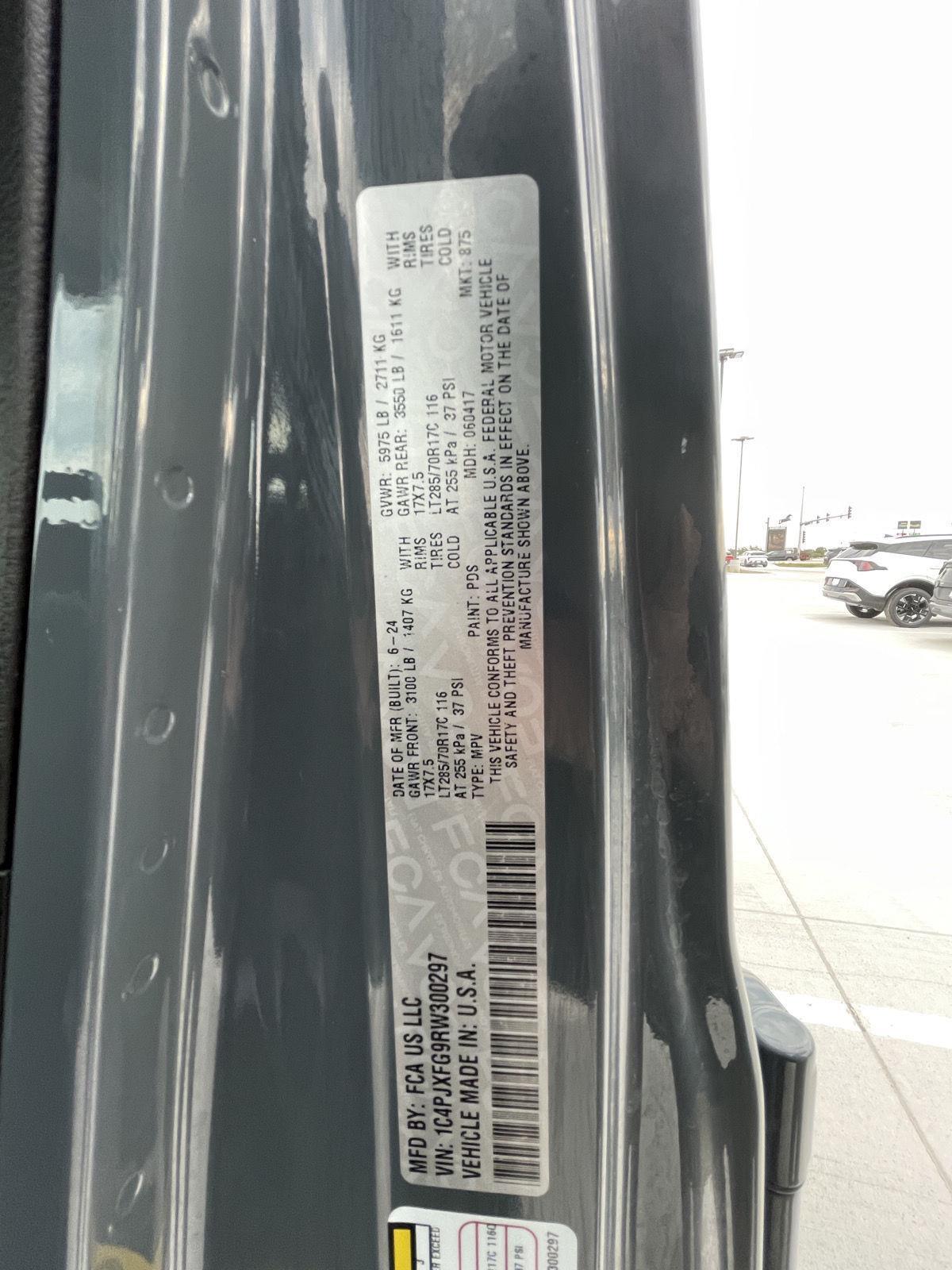 Vehicle photo 11