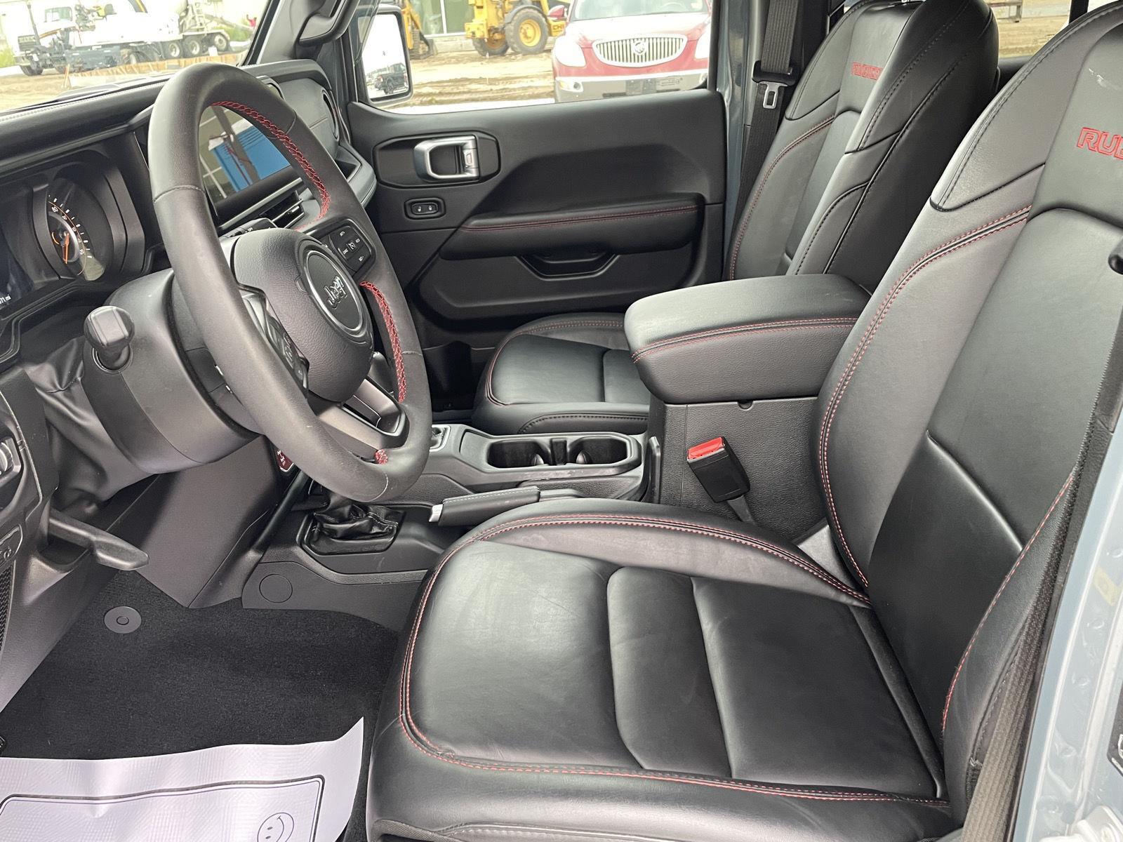 Vehicle photo 13