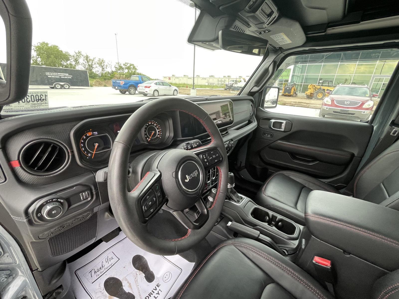 Vehicle photo 14
