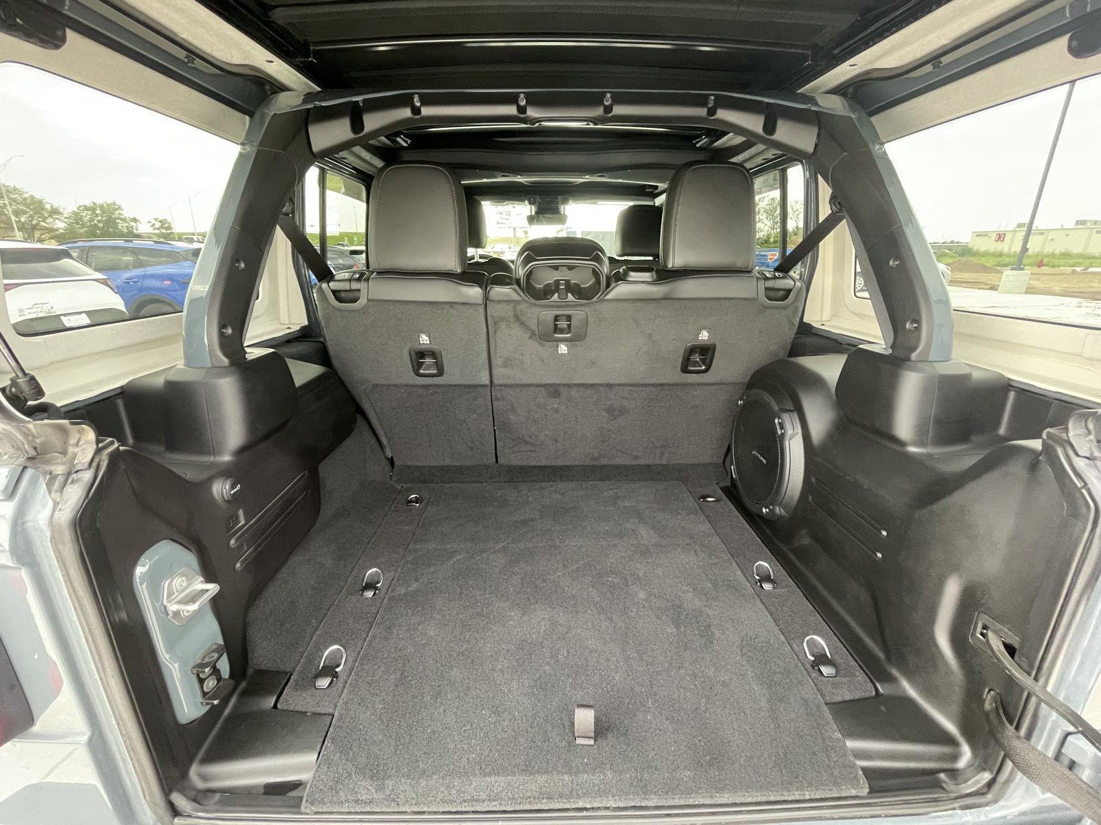 Vehicle photo 16