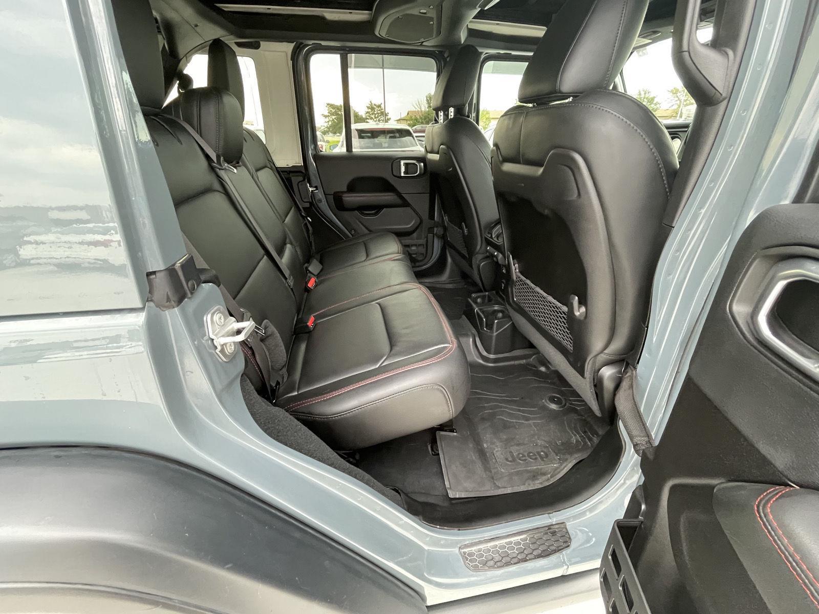 Vehicle photo 17
