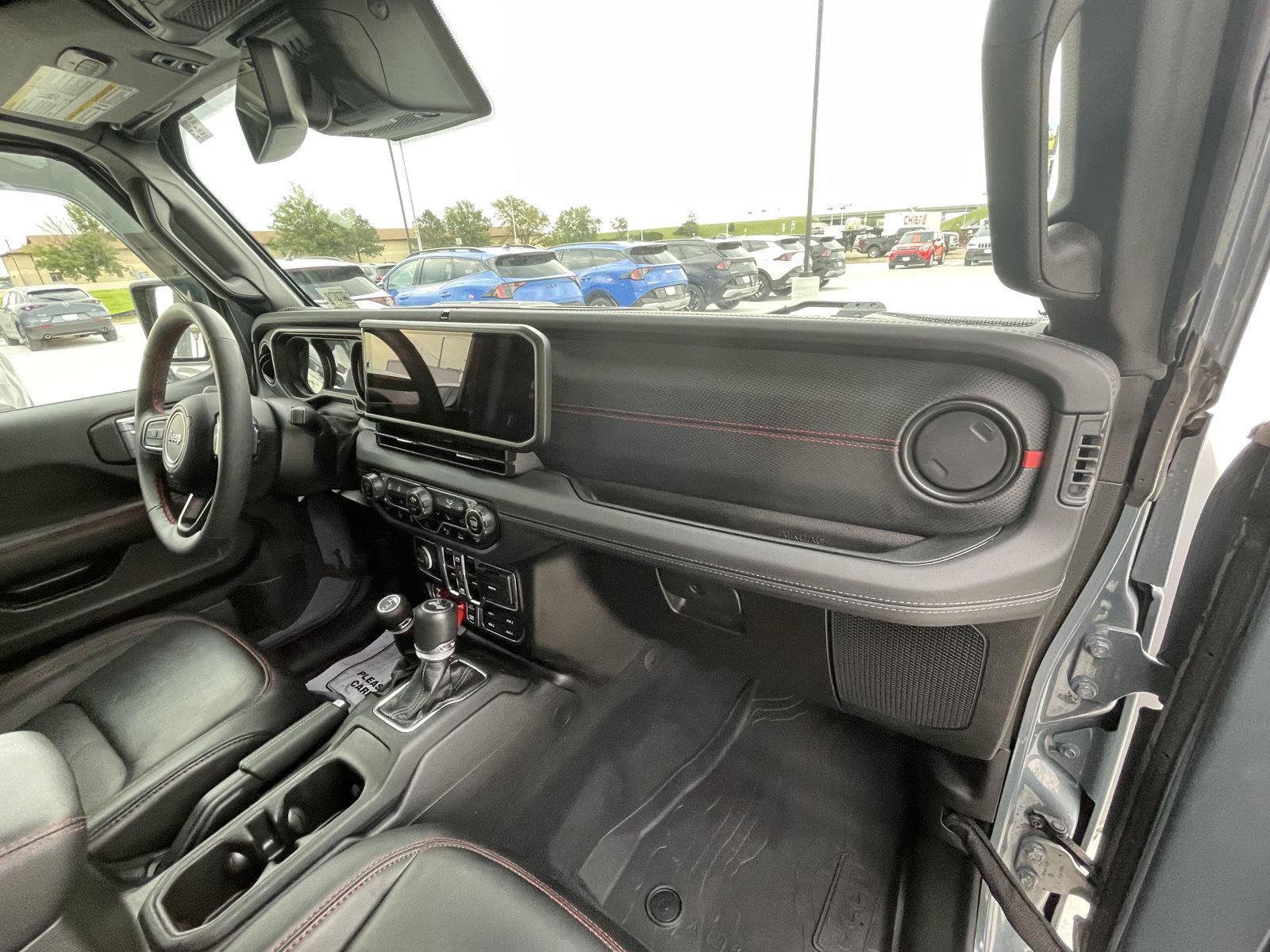Vehicle photo 19