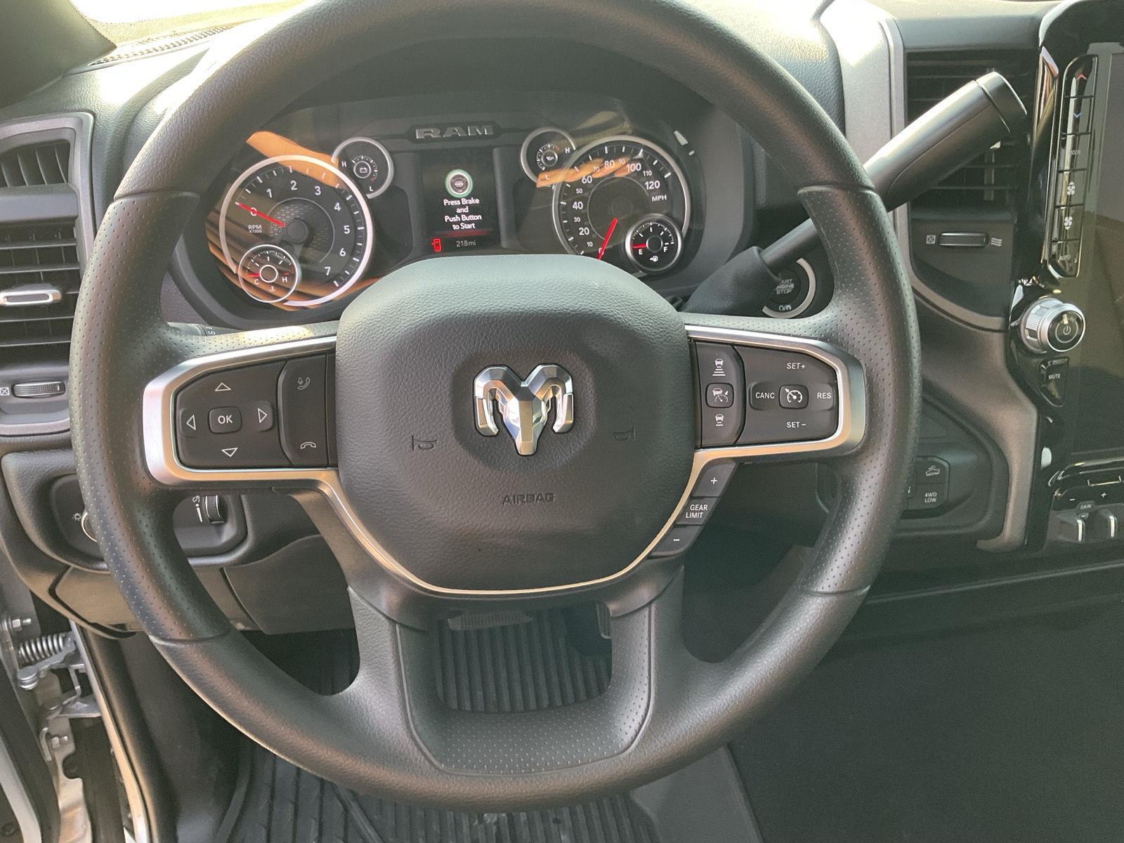 Vehicle photo 9