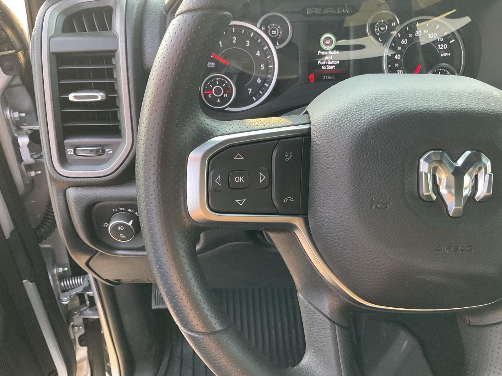 Vehicle photo 10