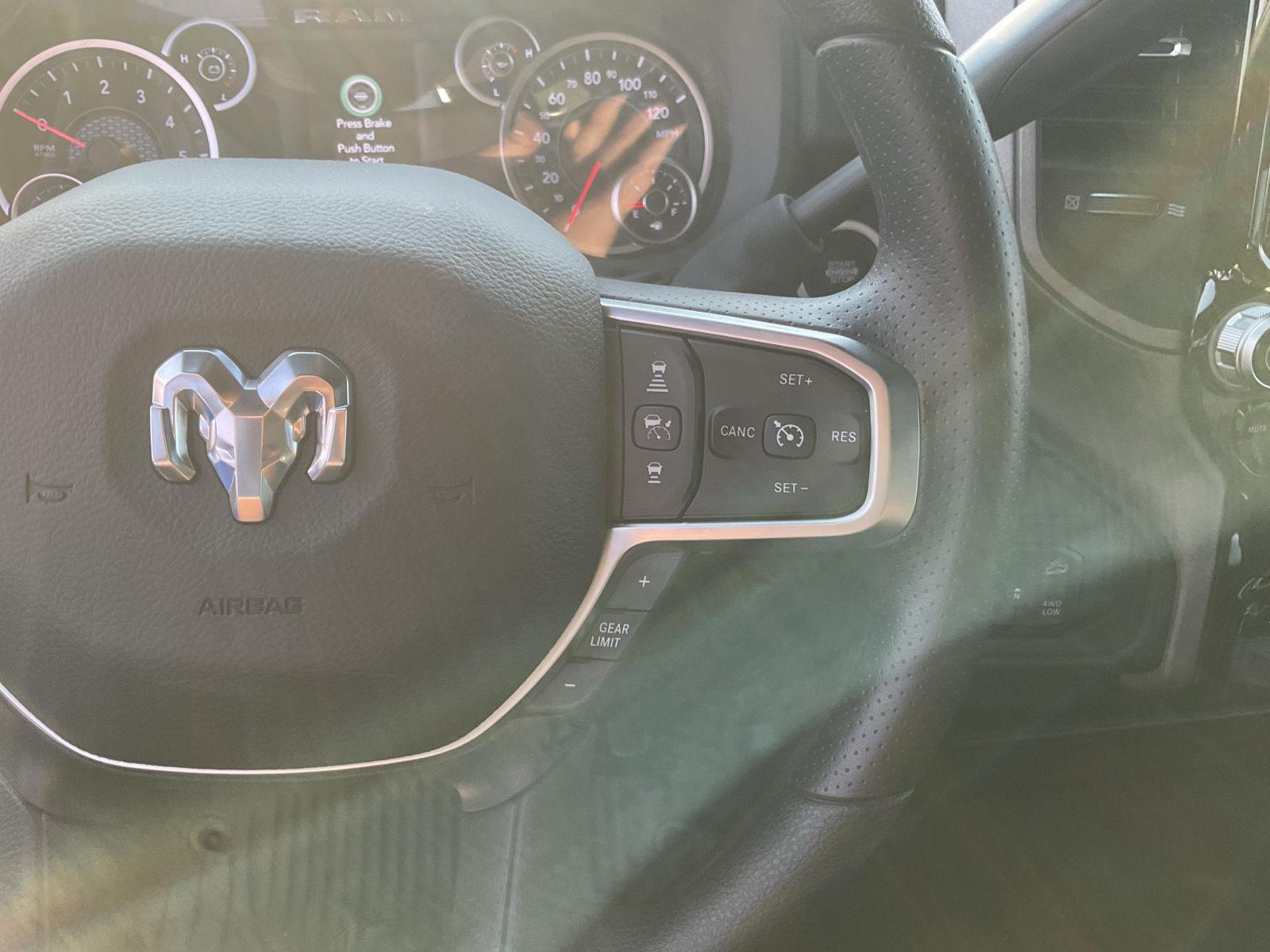 Vehicle photo 11