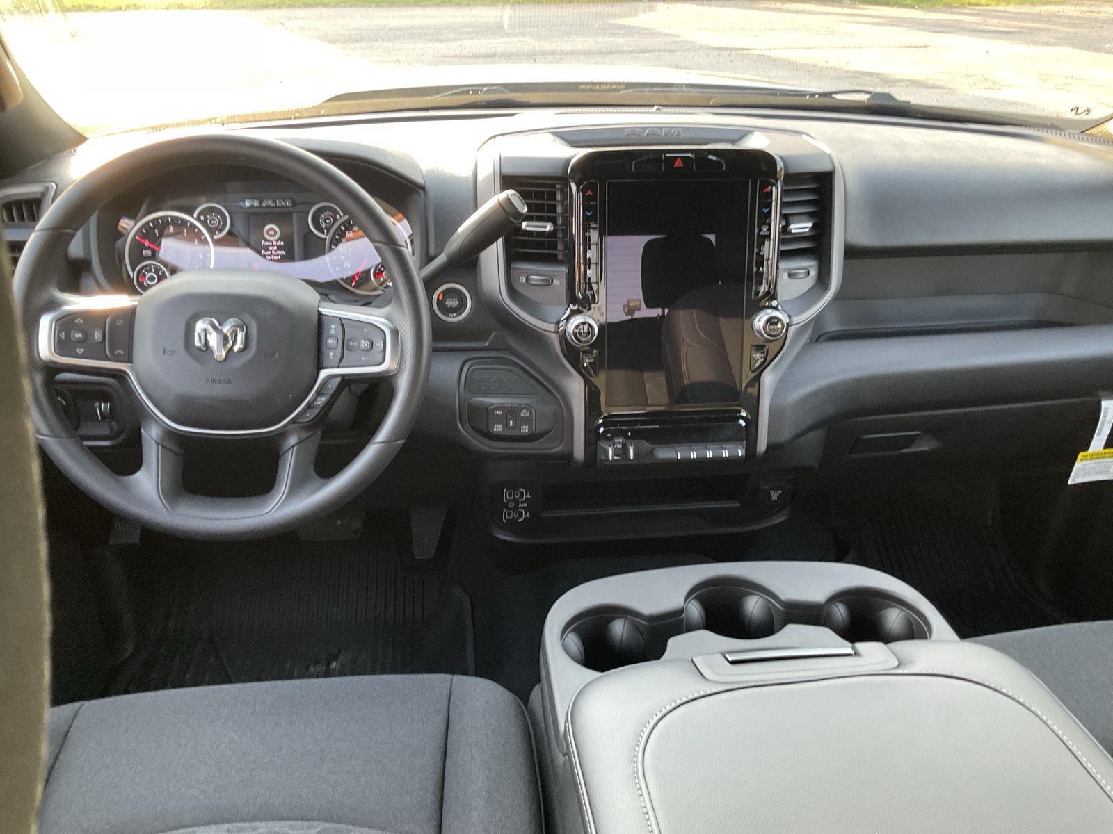 Vehicle photo 14