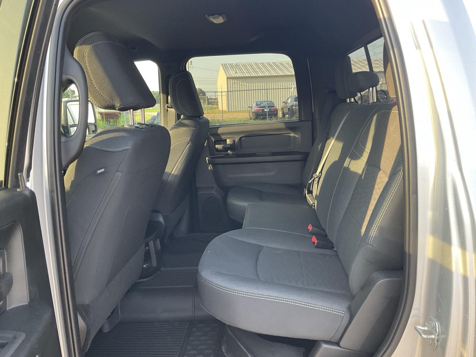Vehicle photo 15
