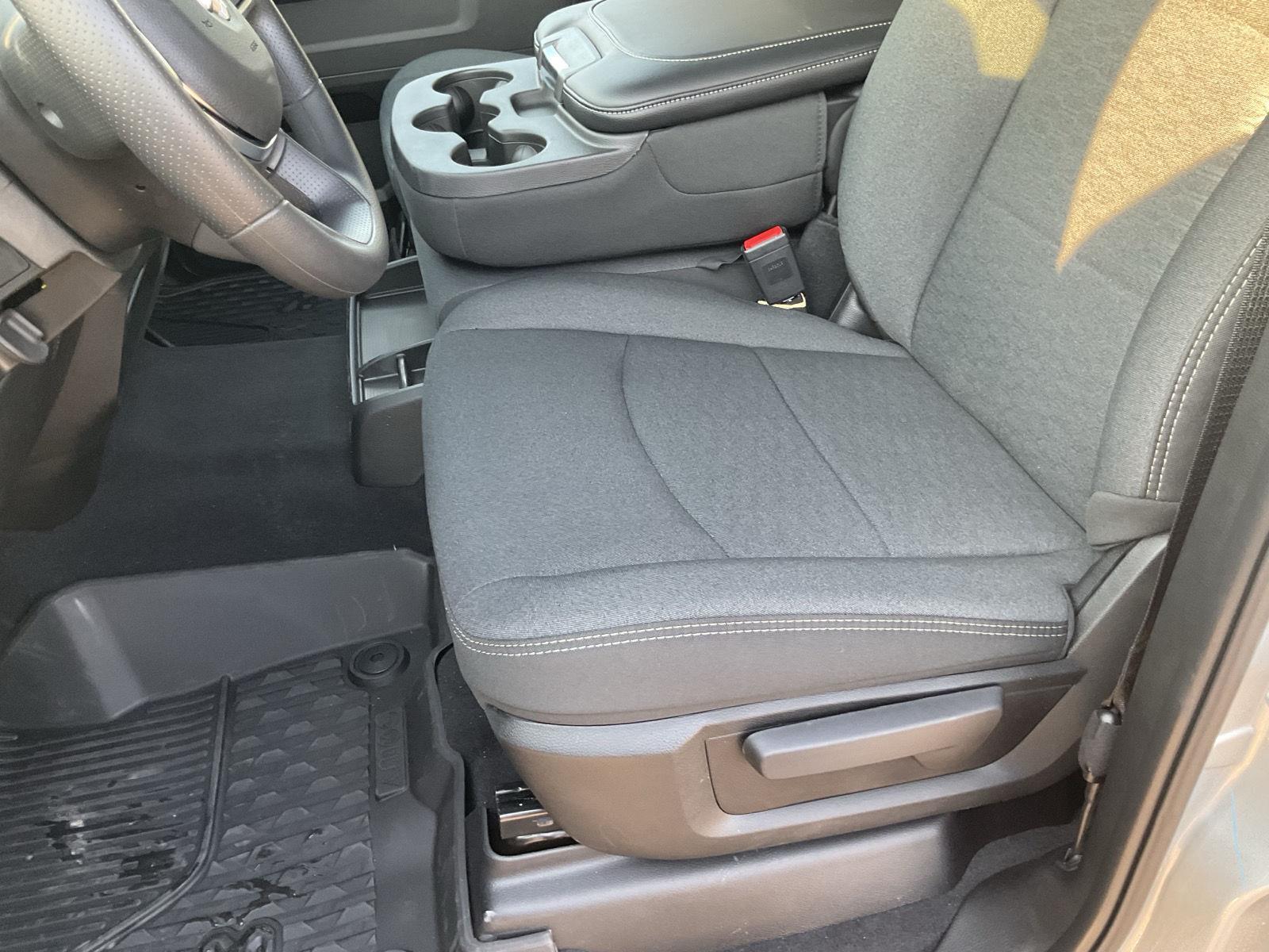 Vehicle photo 16