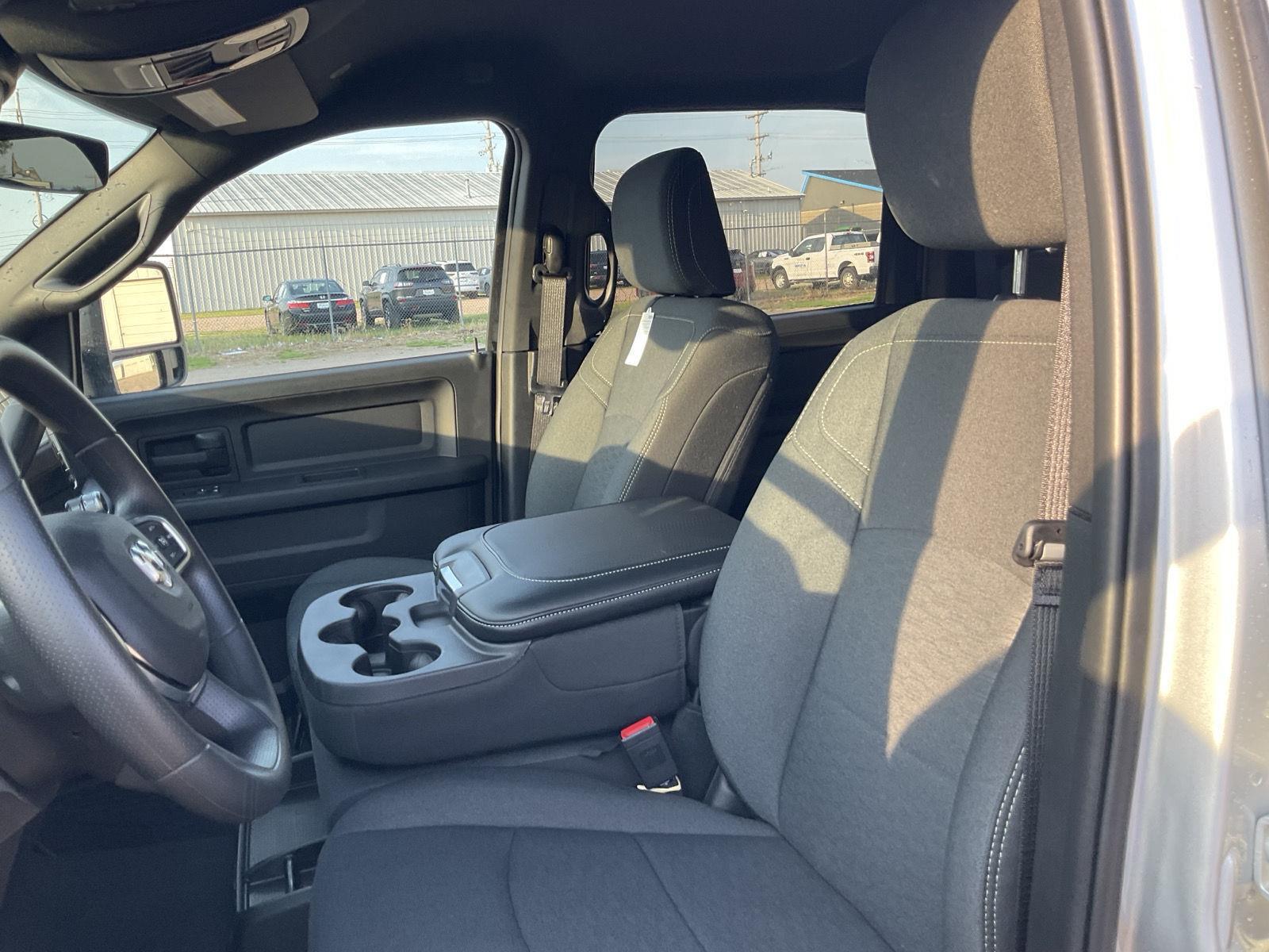 Vehicle photo 17