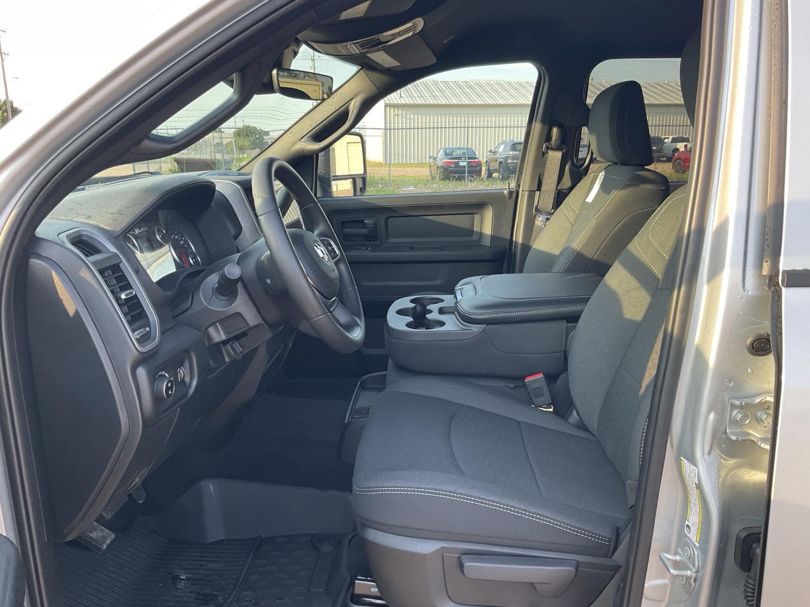 Vehicle photo 18