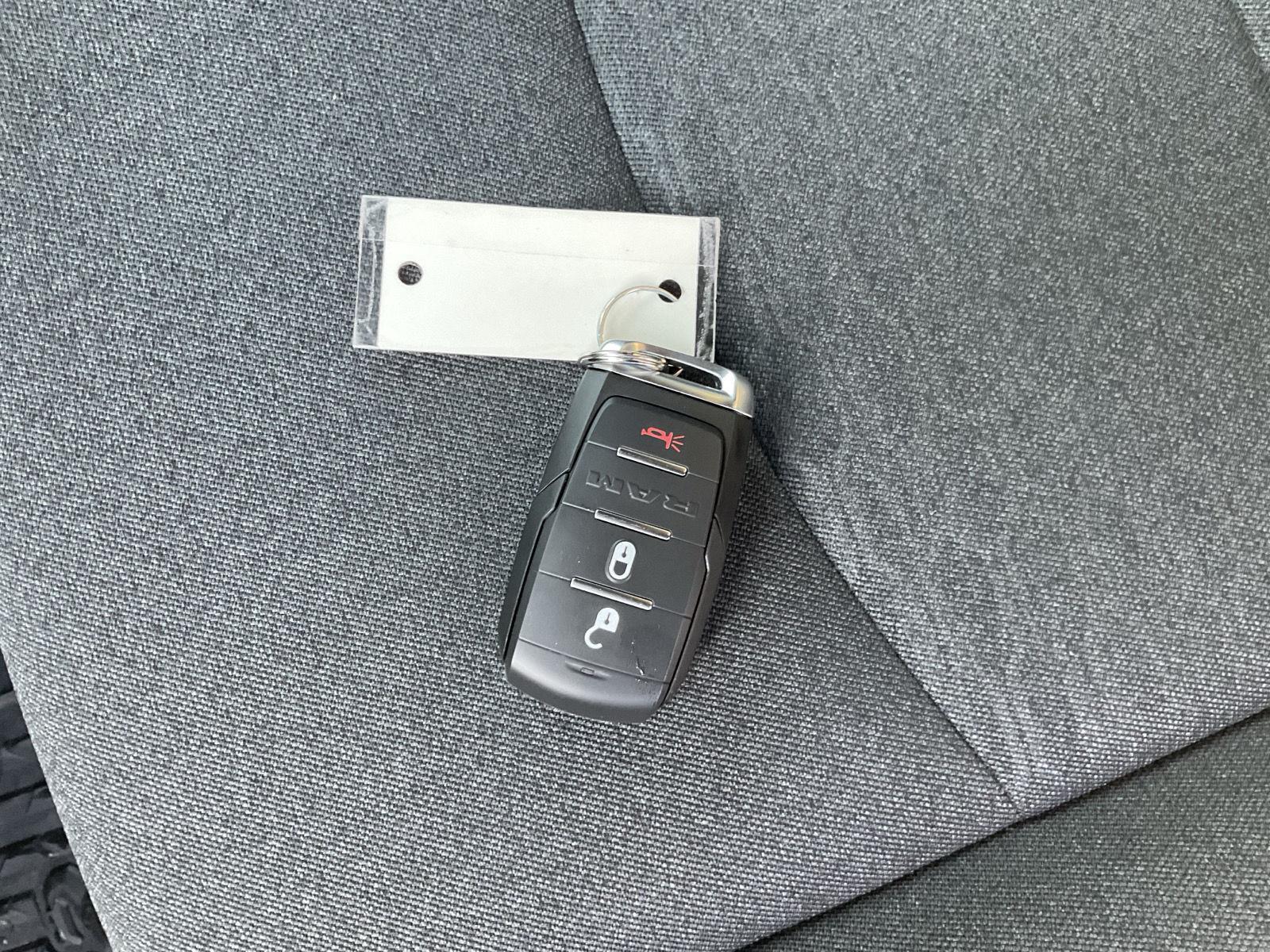 Vehicle photo 19