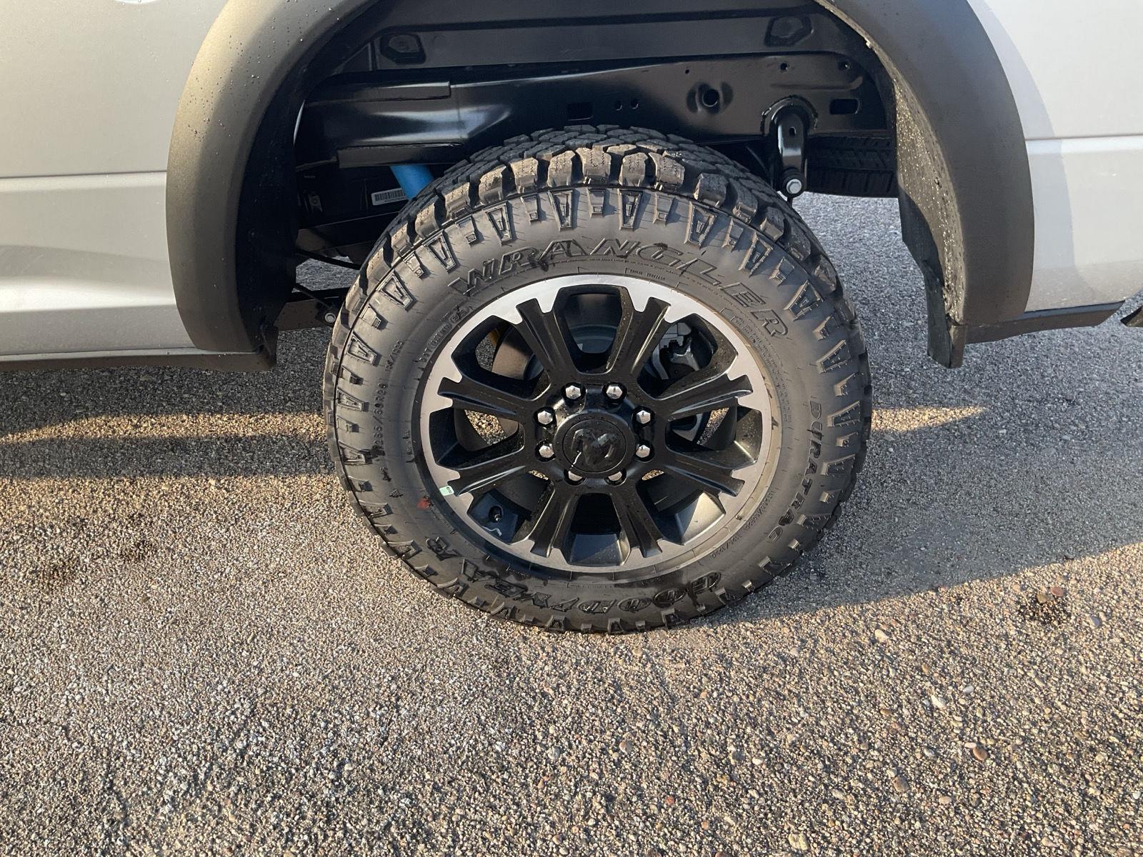 Vehicle photo 22