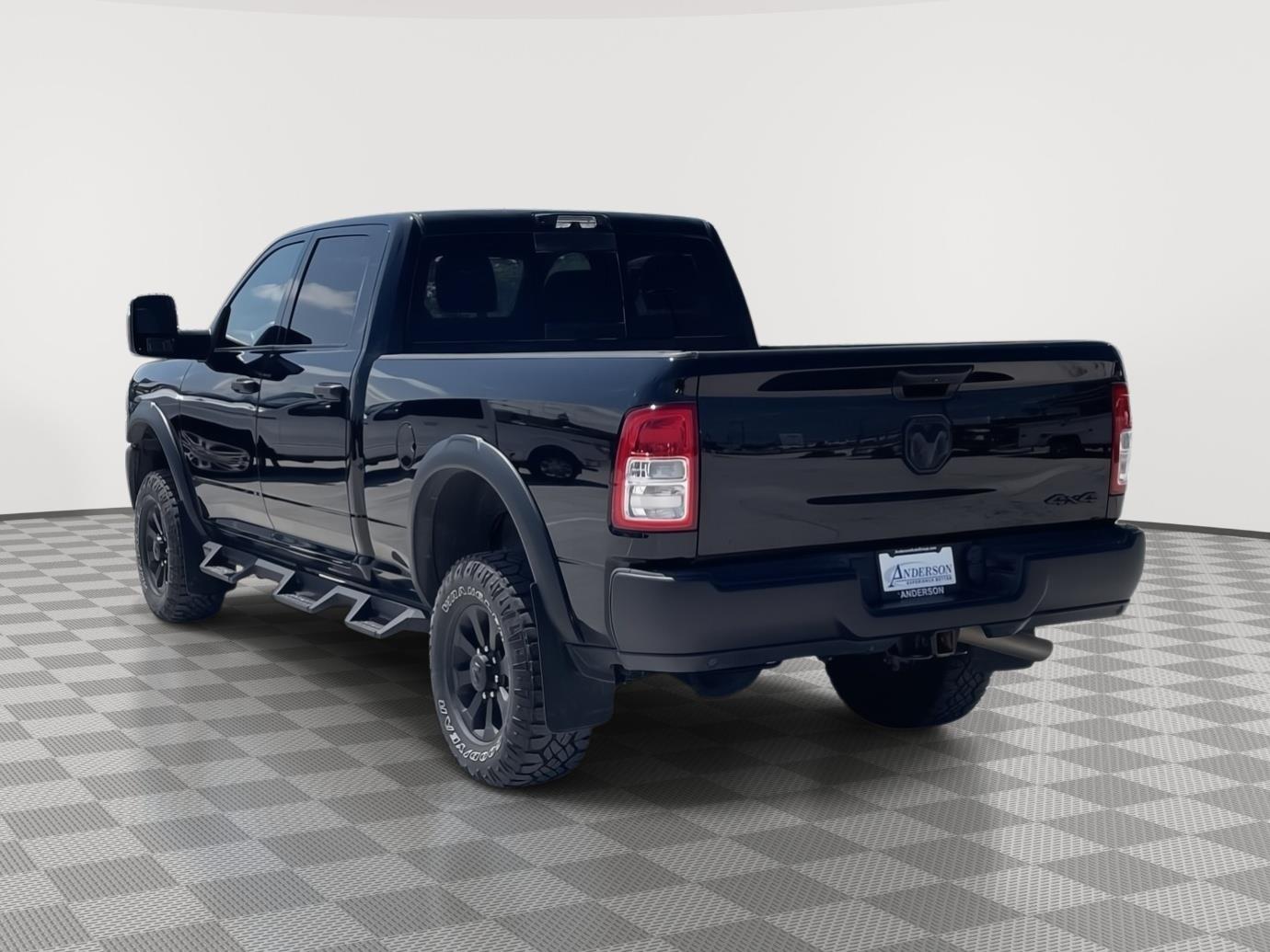 Vehicle photo 4