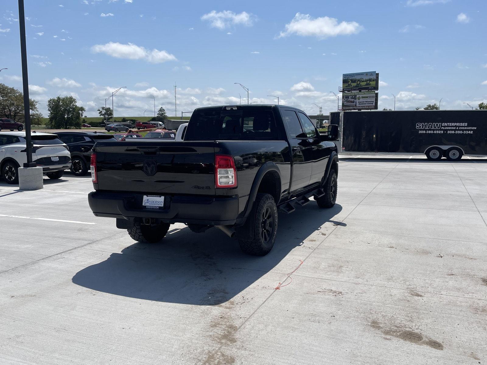 Vehicle photo 6