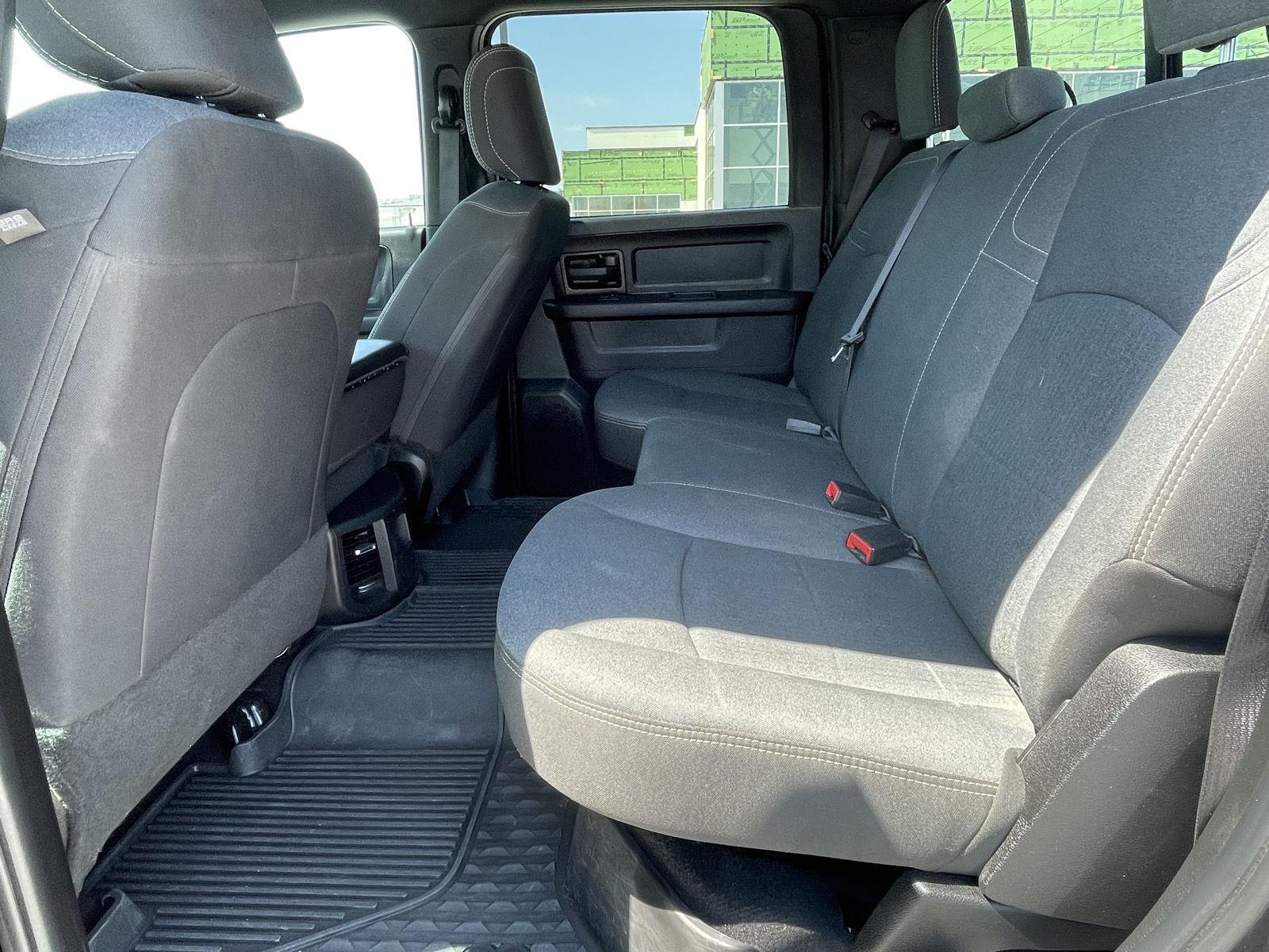 Vehicle photo 14