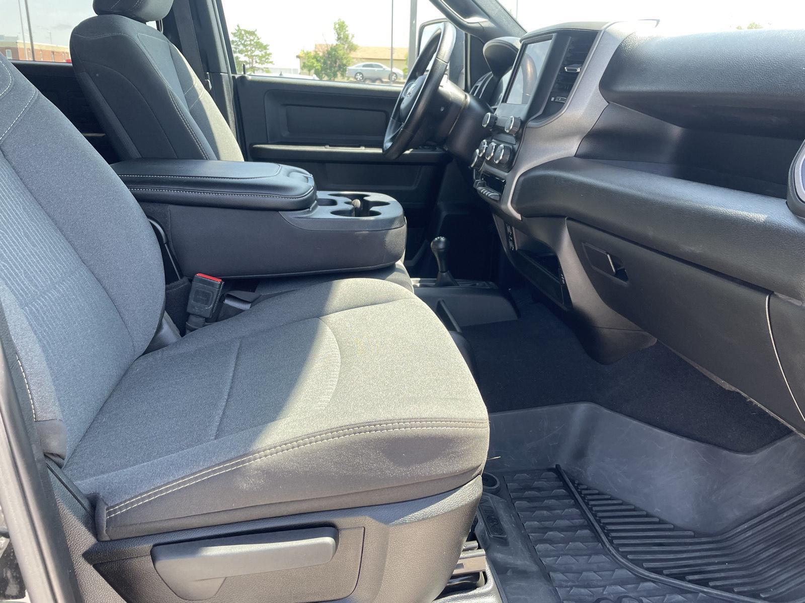 Vehicle photo 16