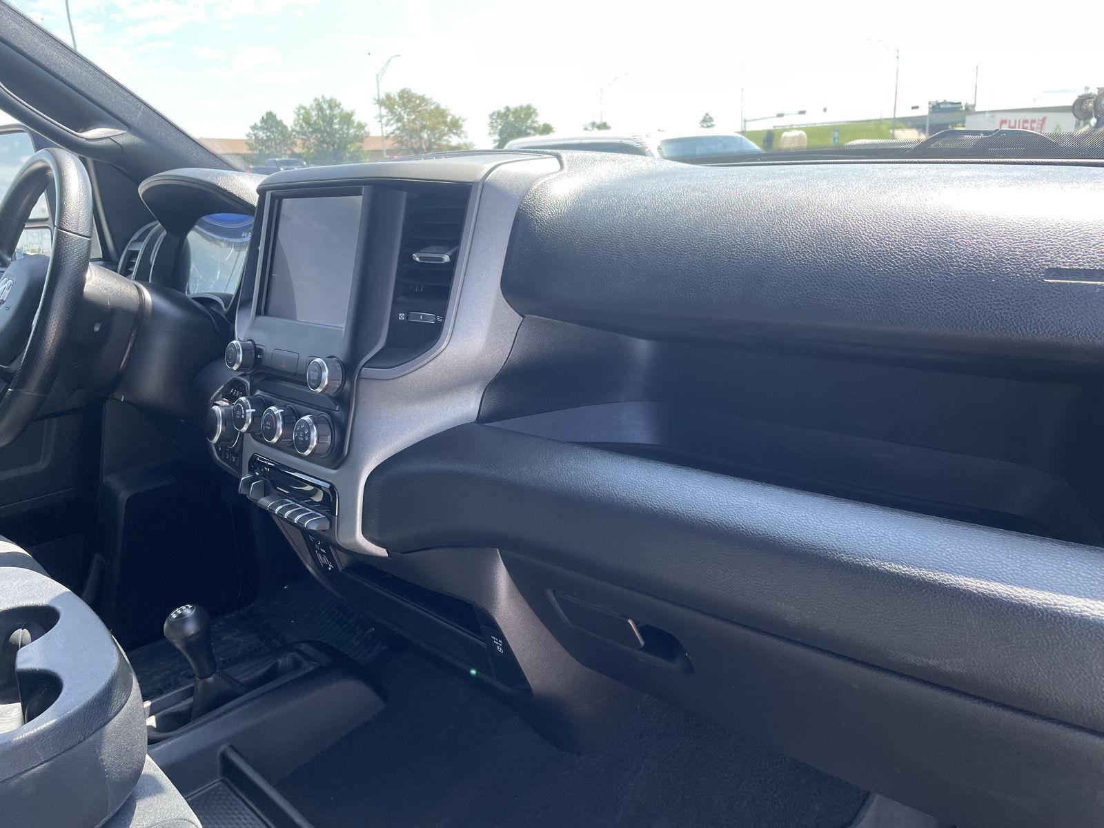 Vehicle photo 17