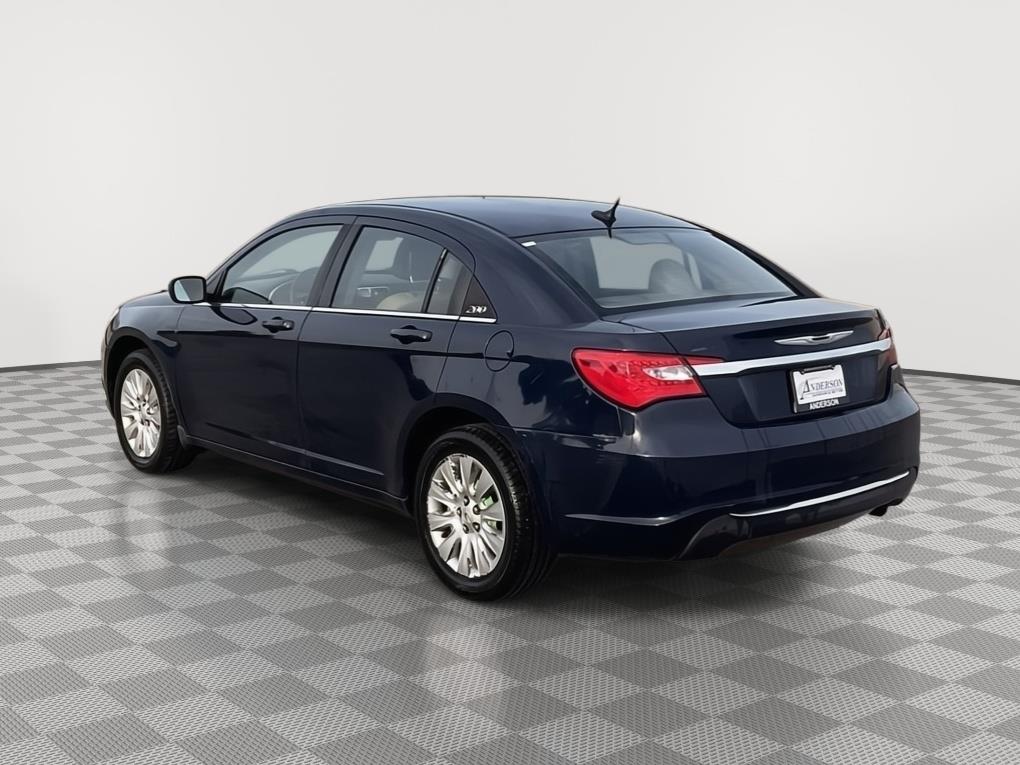 Vehicle photo 3