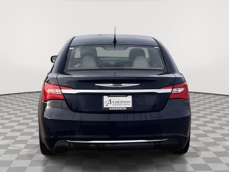 Vehicle photo 4