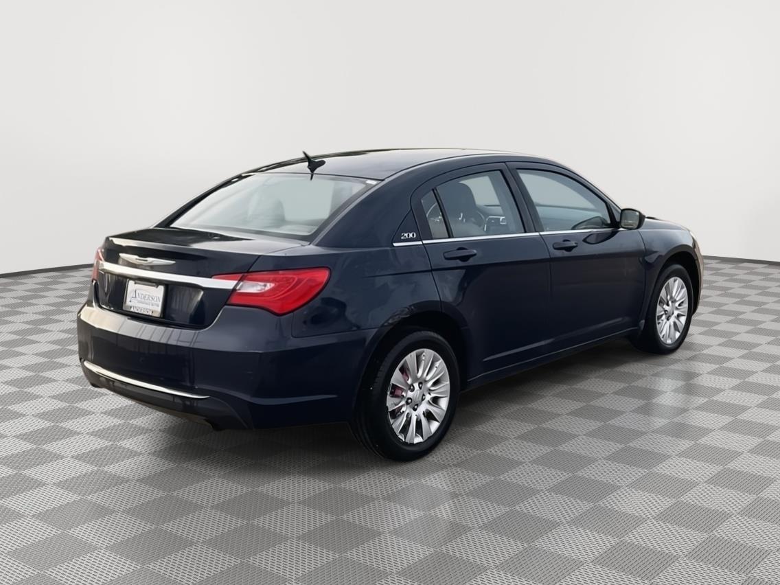 Vehicle photo 5