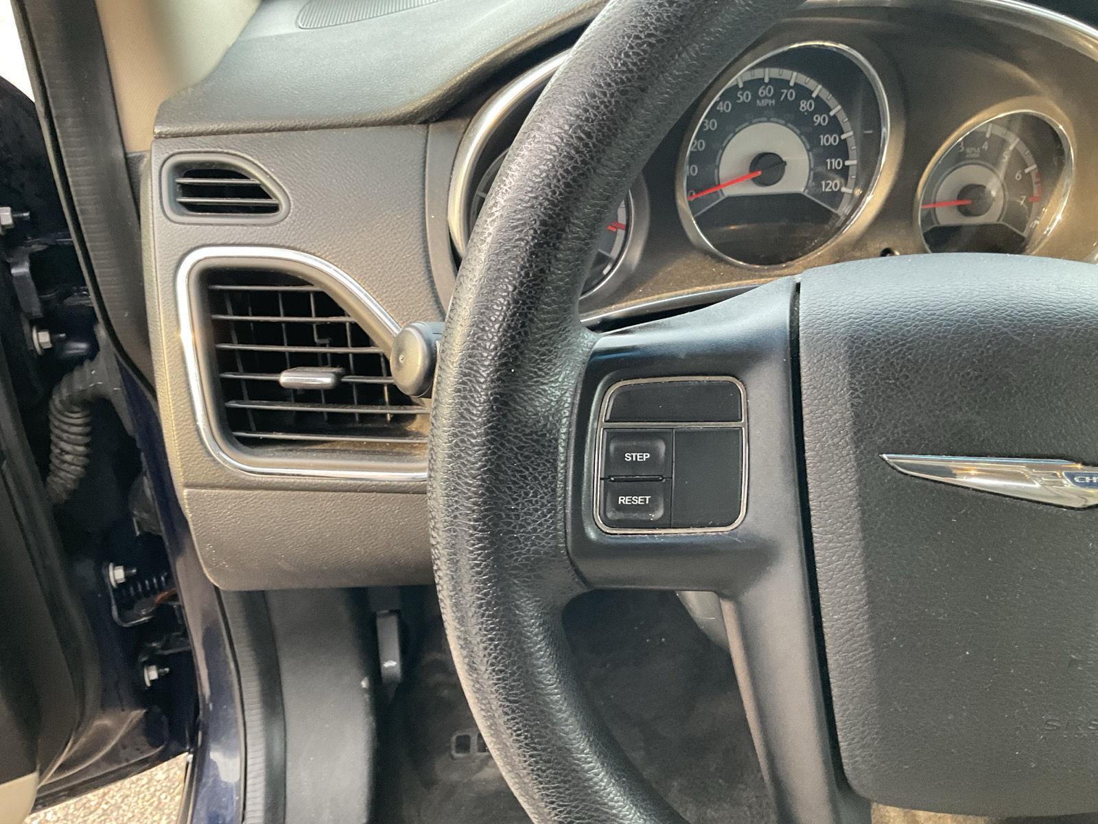 Vehicle photo 10