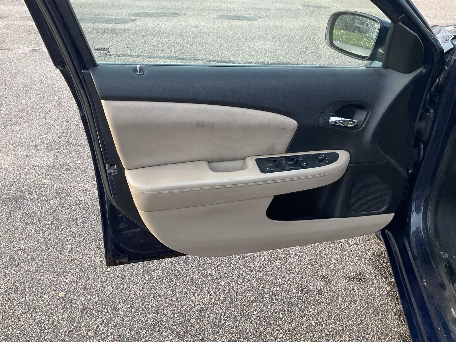 Vehicle photo 12