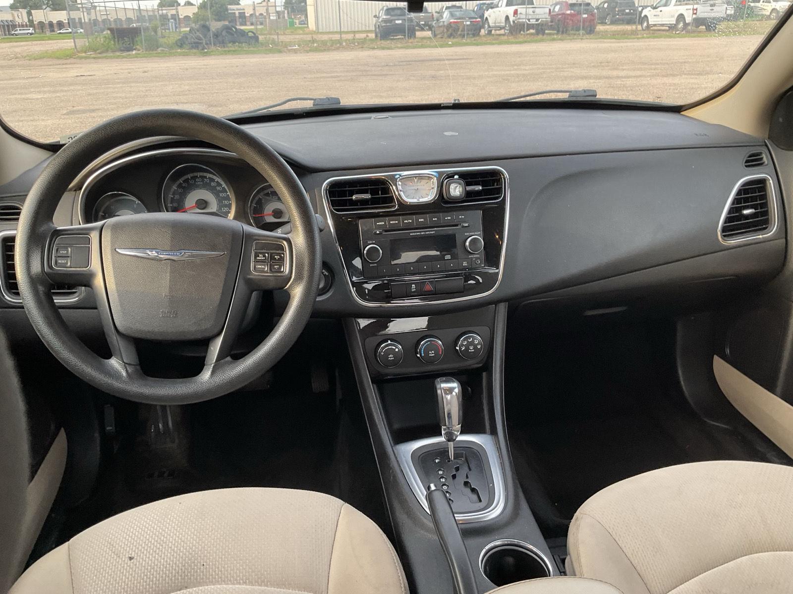 Vehicle photo 14