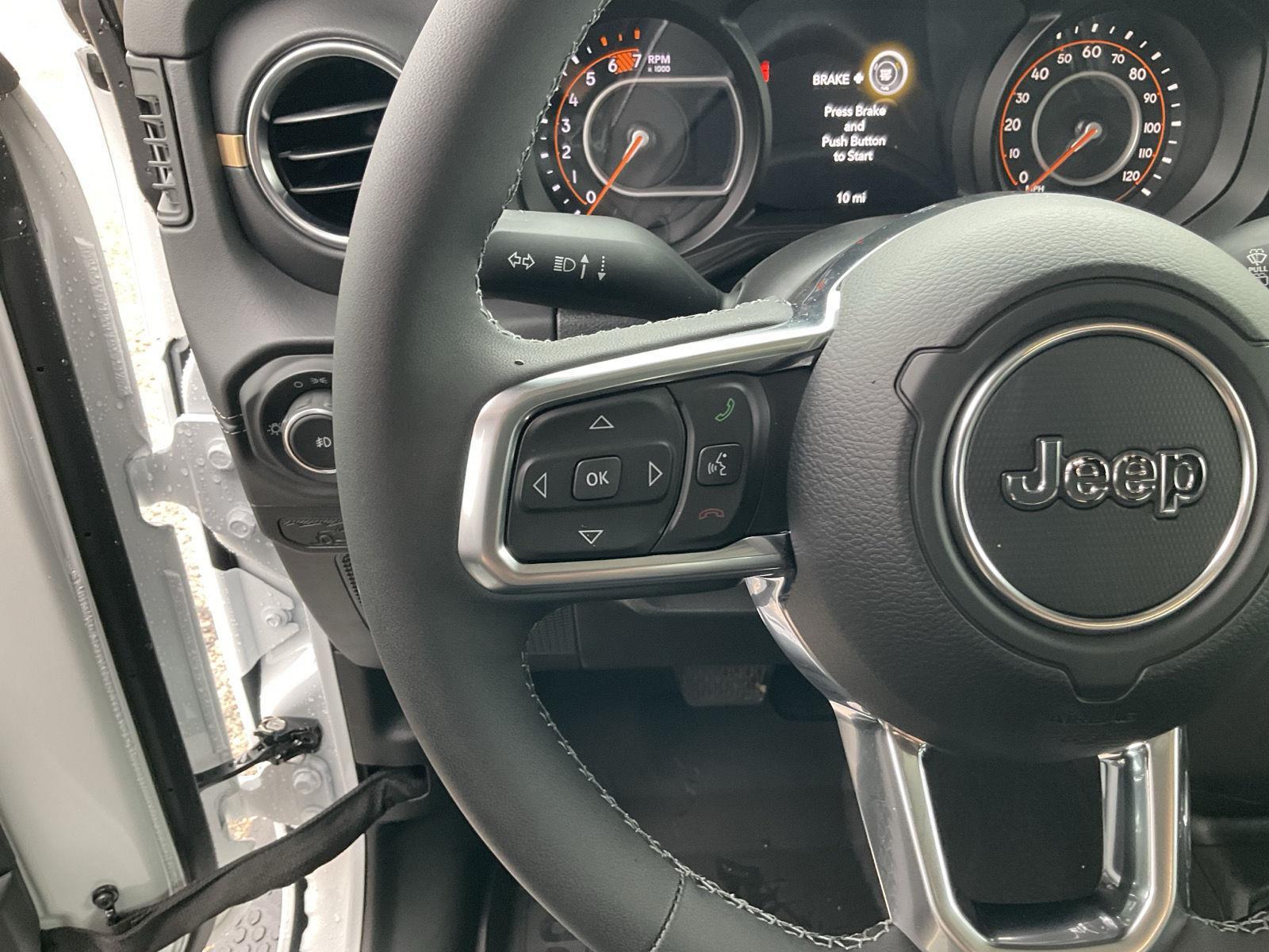 Vehicle photo 10