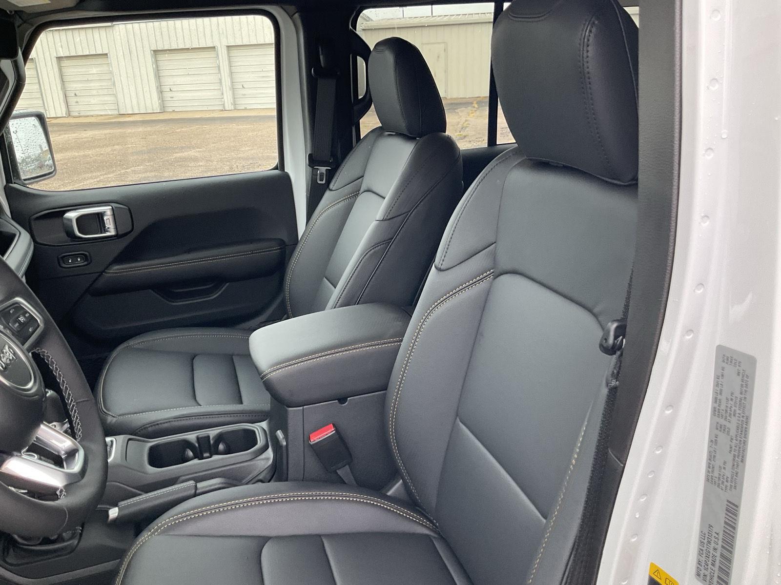 Vehicle photo 15