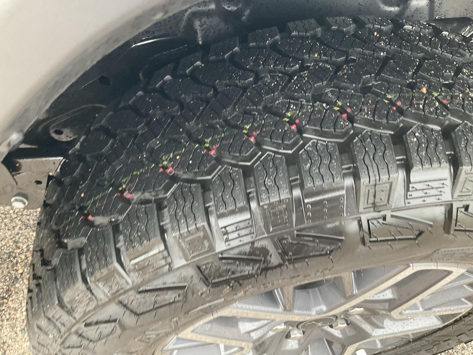 Vehicle photo 20