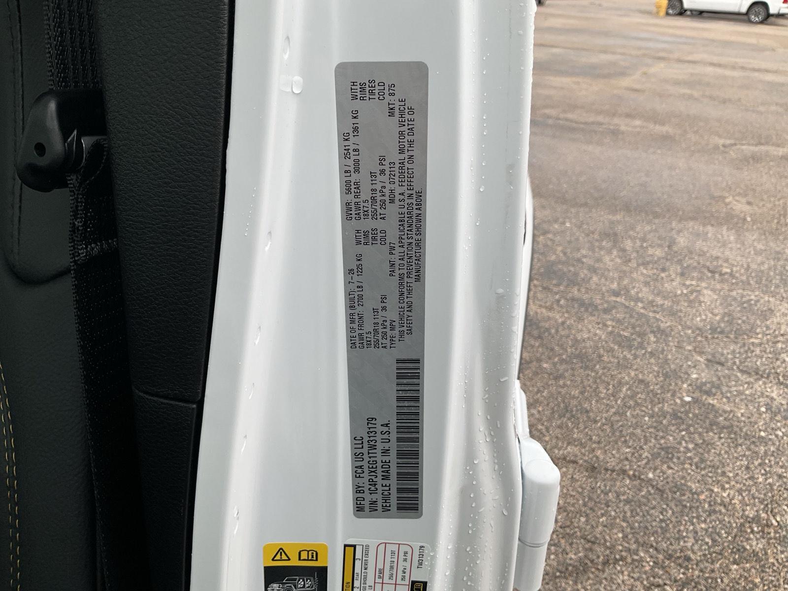 Vehicle photo 21