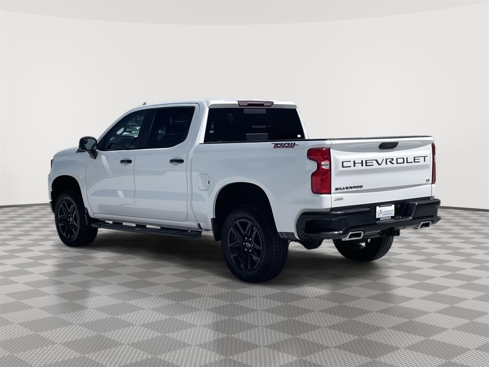 Vehicle photo 4