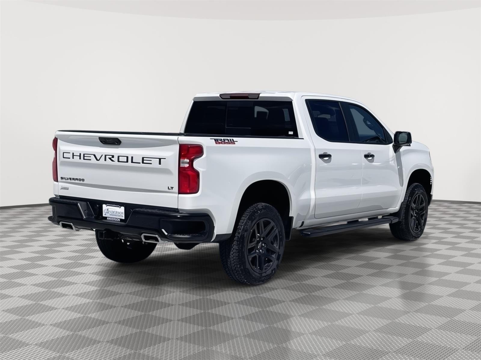 Vehicle photo 6