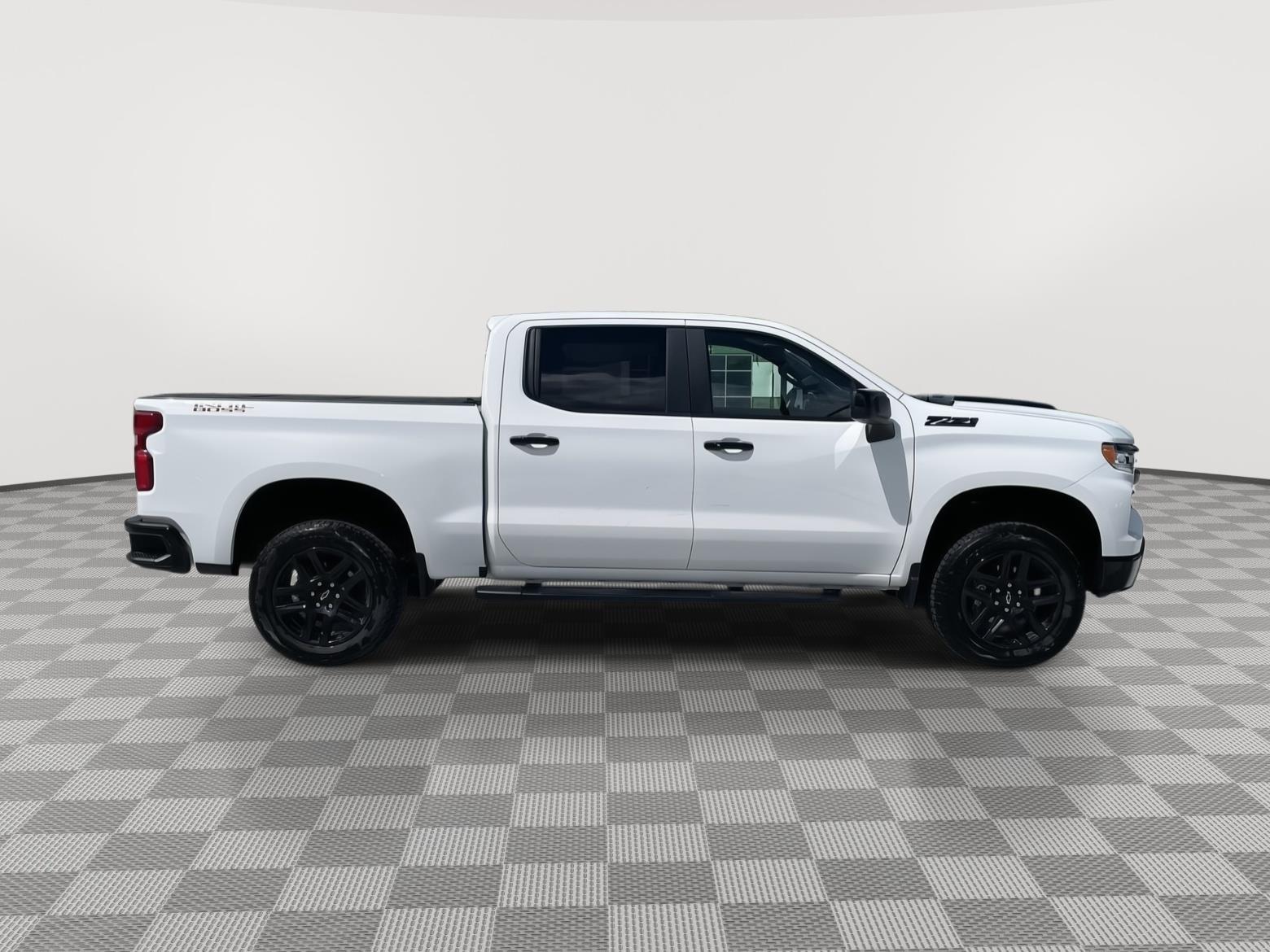 Vehicle photo 7