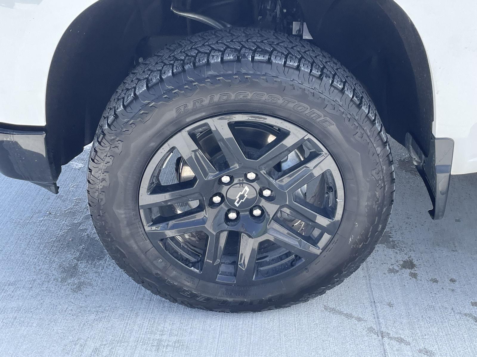 Vehicle photo 10