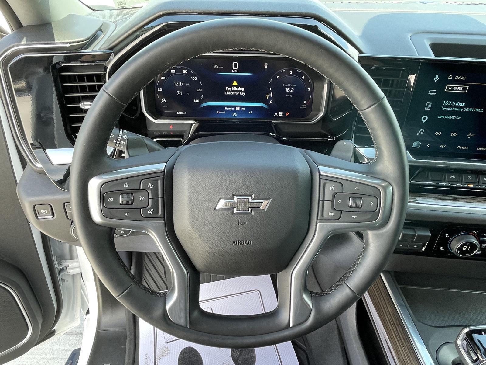 Vehicle photo 13
