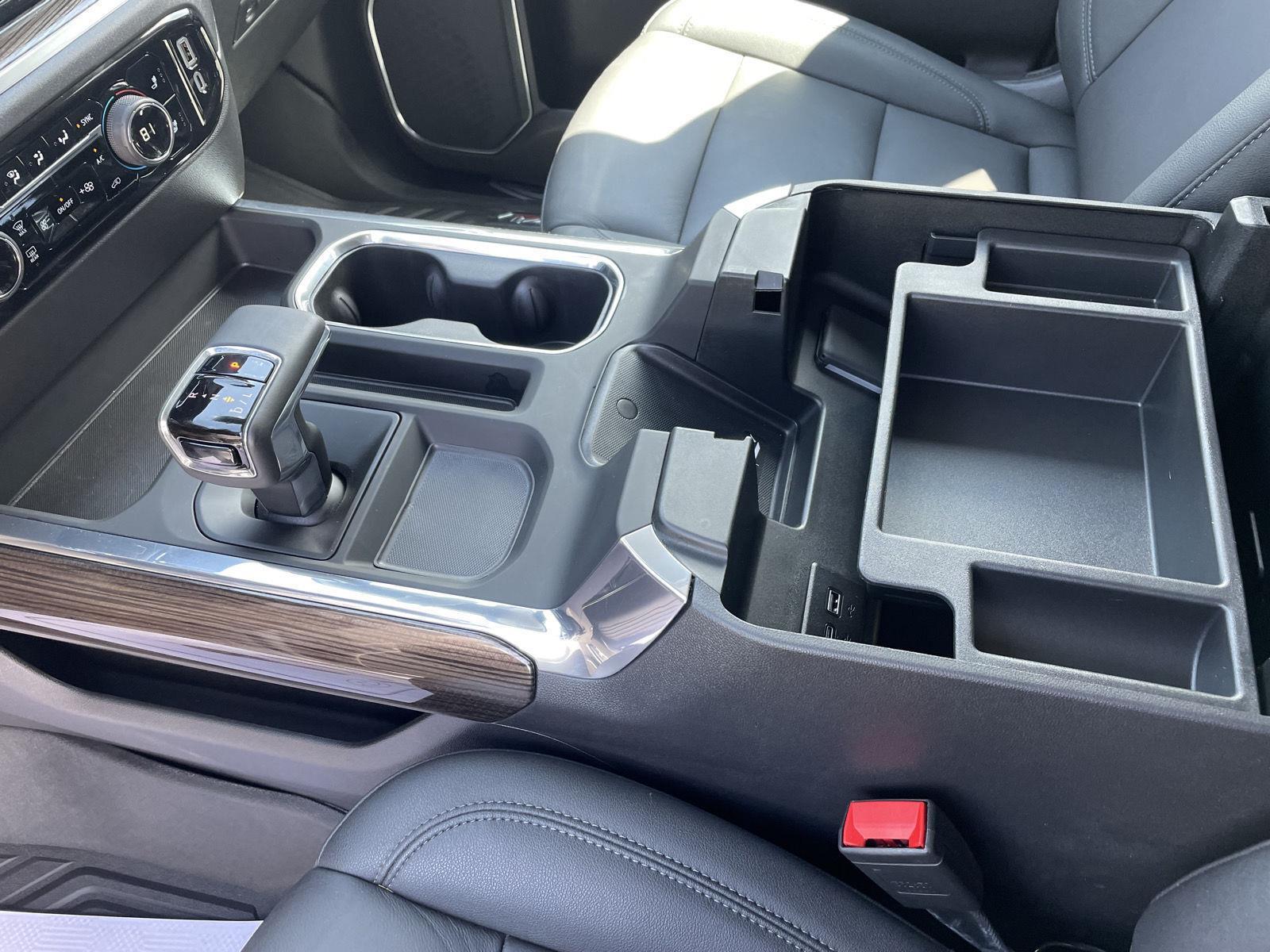 Vehicle photo 16