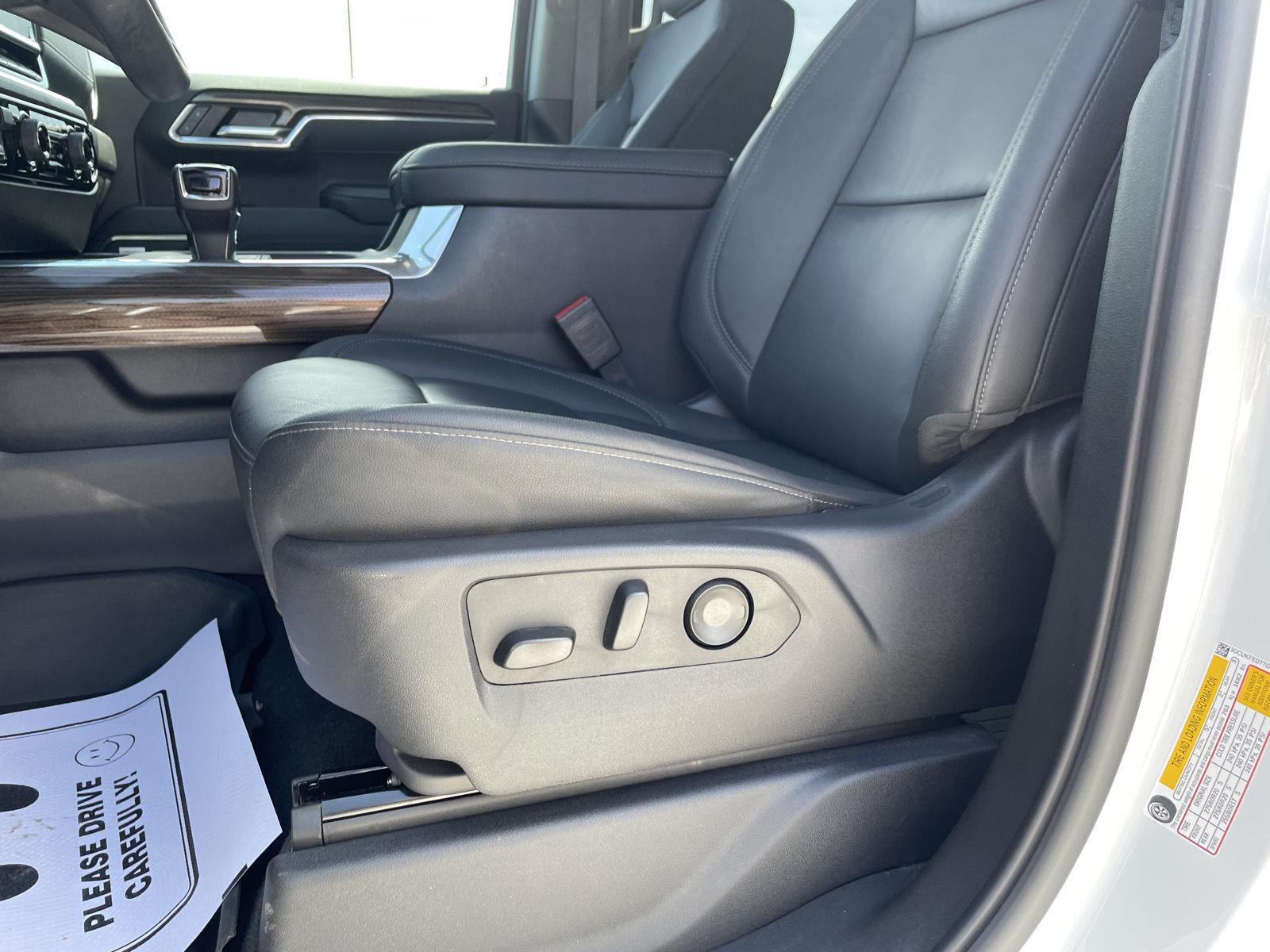 Vehicle photo 17