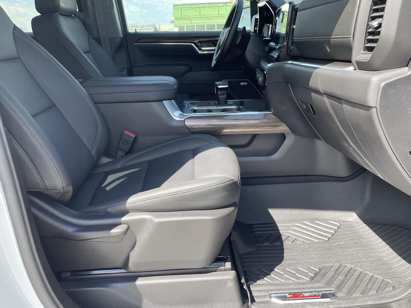Vehicle photo 20