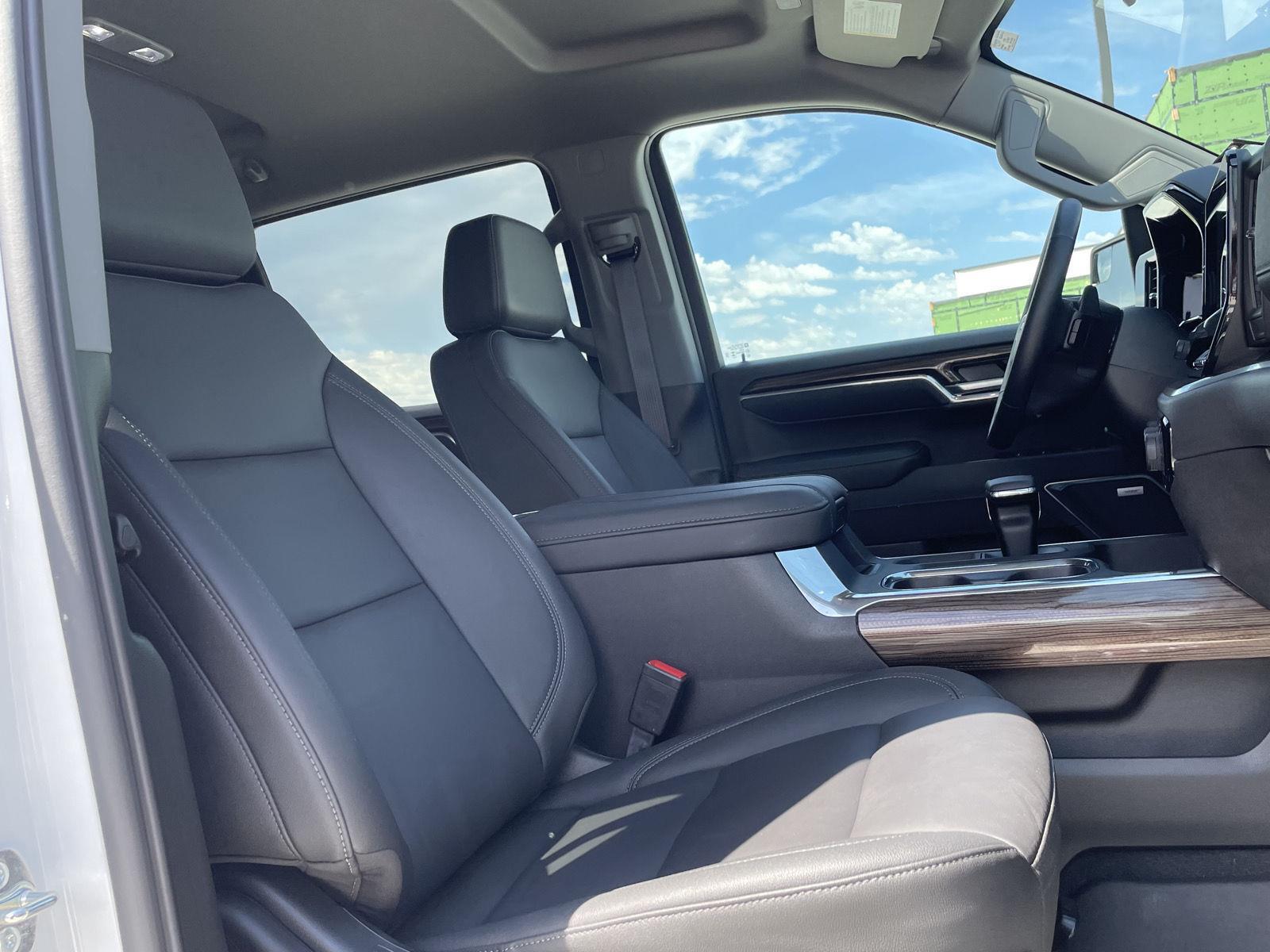 Vehicle photo 21