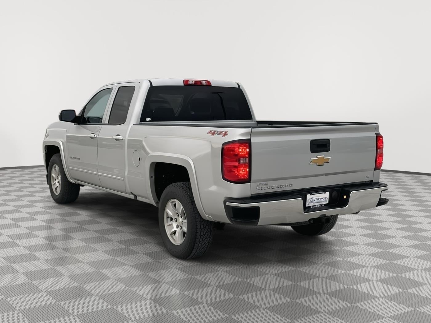Vehicle photo 4