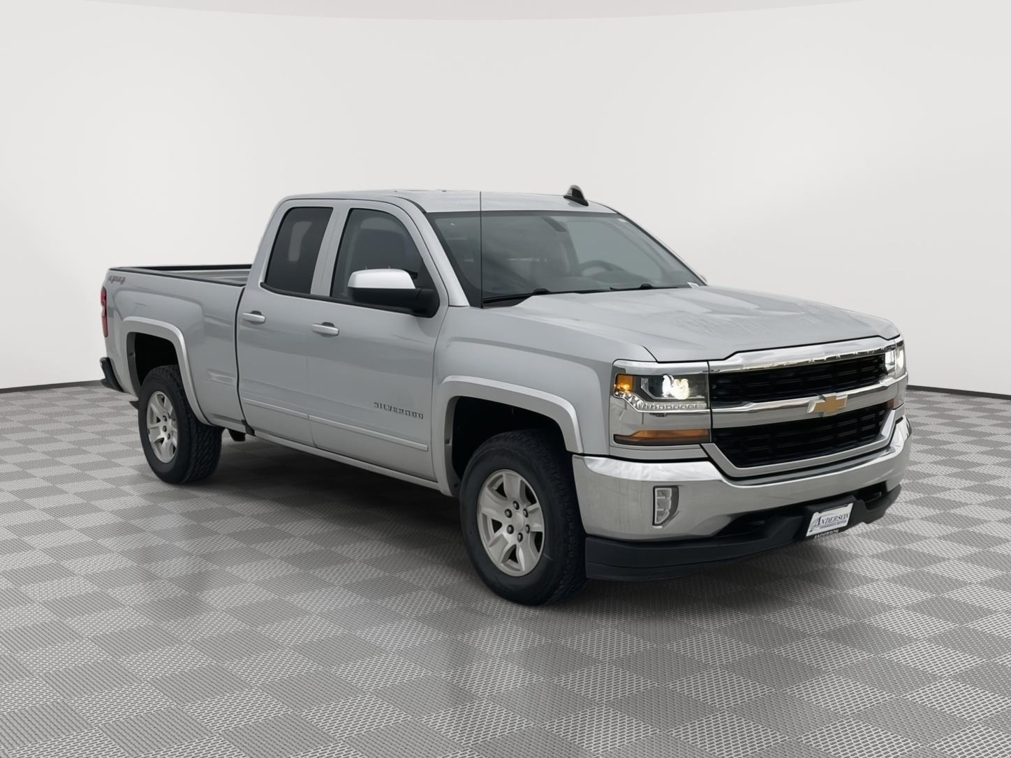 Vehicle photo 8