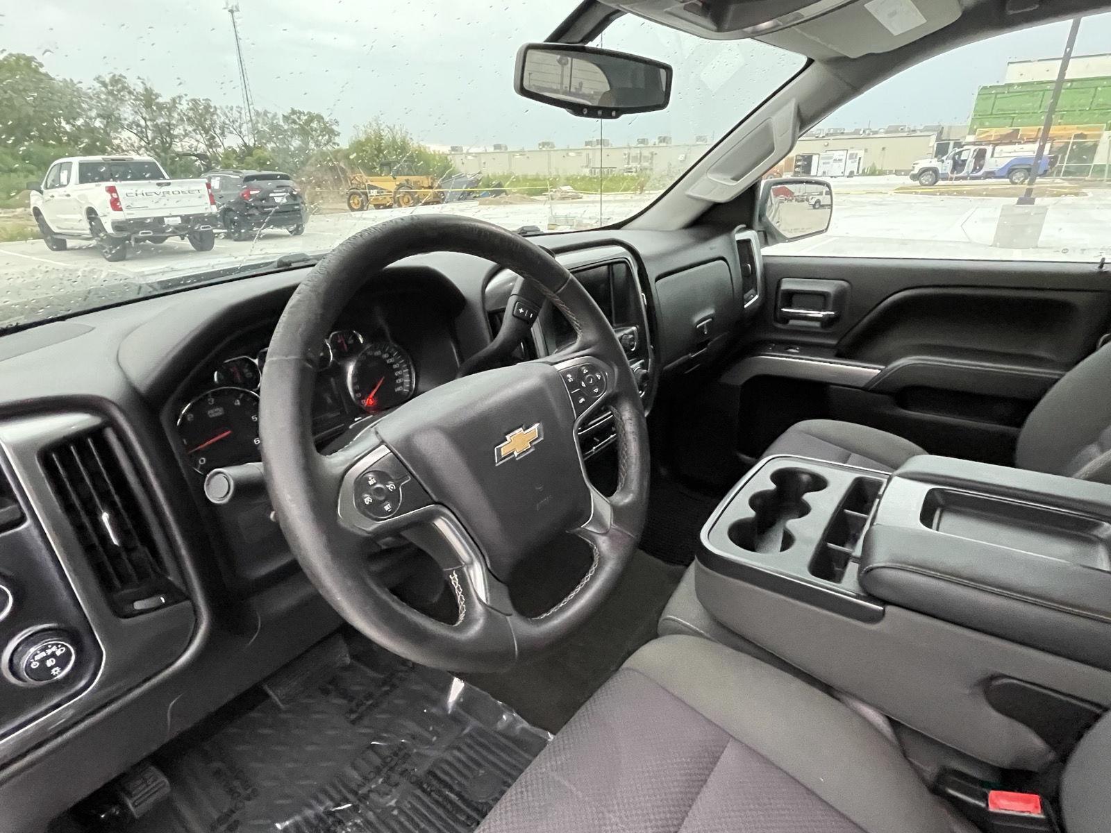 Vehicle photo 14